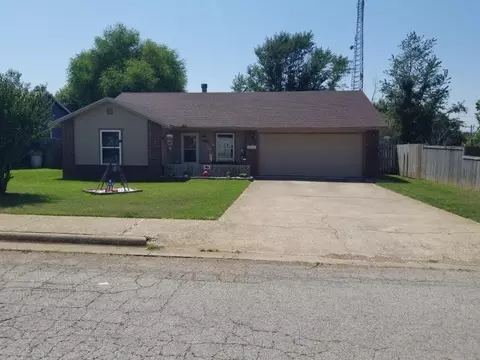 1702 S B St, Rogers, AR 72756