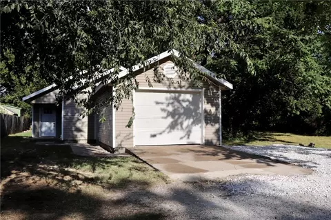 1015 N B St, Rogers, AR 72756