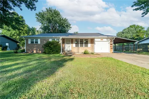 1301 Convair St, Bentonville, AR 72712