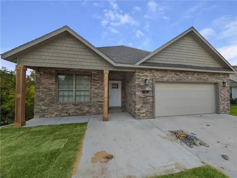 28 Dillow Cir, Bella Vista, AR 72714