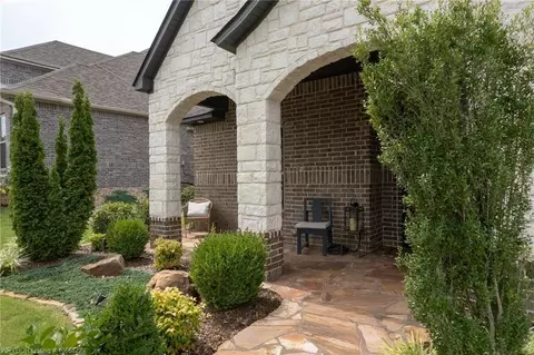 7200 Forest Canyon Dr, Fort Smith, AR 72916