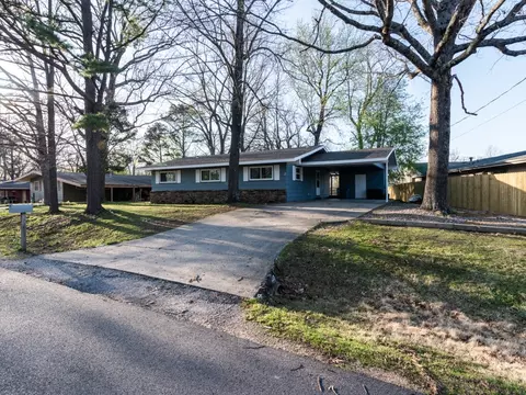 2 Ipswich Dr, Bella Vista, AR 72714