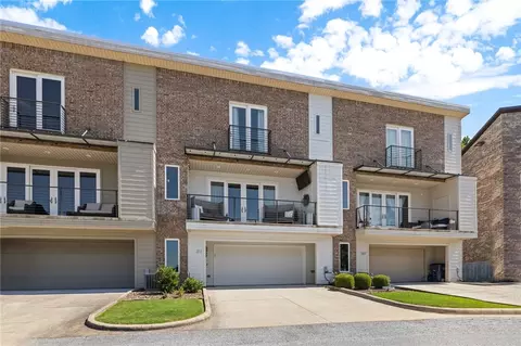 313 E Noble Ln, Fayetteville, AR 72703