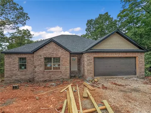 18 Northampton Dr, Bella Vista, AR 72714