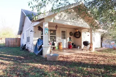406 Hughes St, Huntsville, AR 72740
