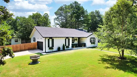 940 NW B St, Bentonville, AR 72712