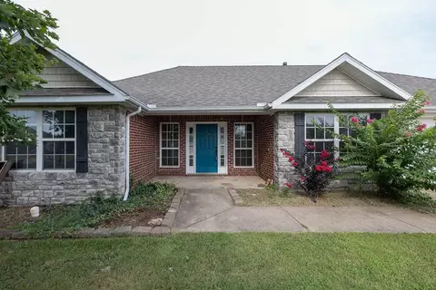1563 Hutchinson St, Pea Ridge, AR 72751