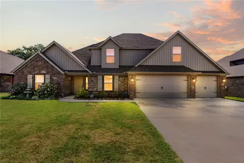 1081 Quail Hollow Dr, Bentonville, AR 72713