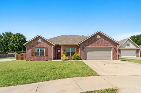 807 Maci Ct, Siloam Springs, AR 72761