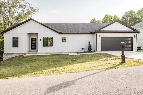 16 Theodore Dr, Bella Vista, AR 72715