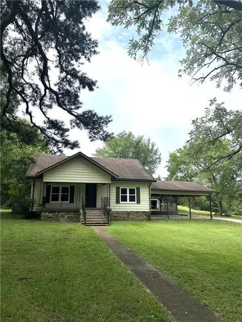 102 Dotson St, Huntsville, AR 72740