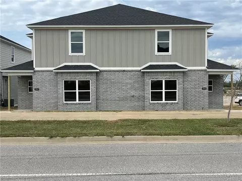 776 S Benchmark, Fayetteville, AR 72704