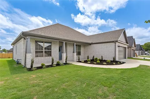 711 Bonnie St, Bentonville, AR 72713