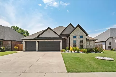 5906 W Buckeye Dr, Rogers, AR 72758