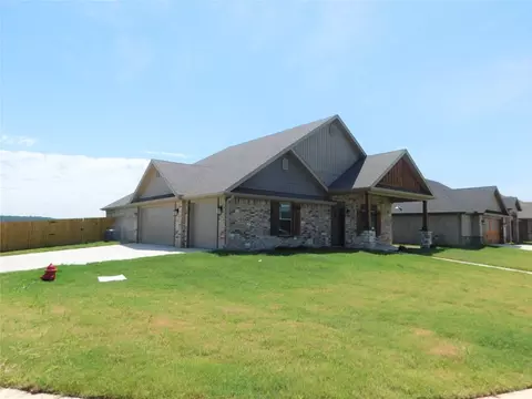 971 Pinnacle St, Prairie Grove, AR 72753