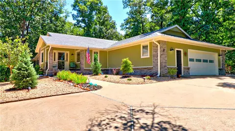 2 Lakeside Dr, Bella Vista, AR 72714