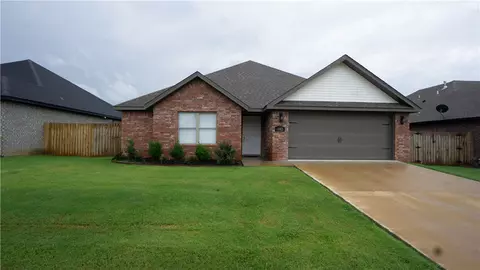 802 W Jillian St, Siloam Springs, AR 72761