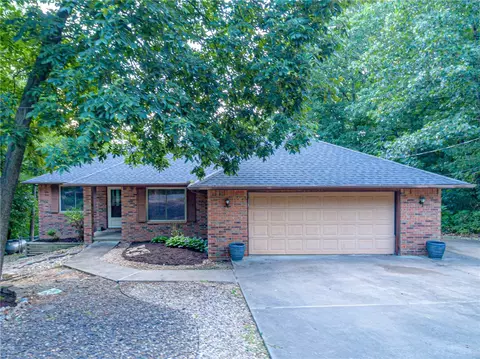 44 Pamona Dr, Bella Vista, AR 72715