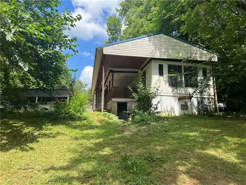 502 Combs Ave, Huntsville, AR 72740