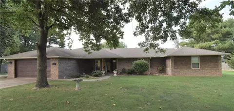 616 Honeysuckle St, Lowell, AR 72745