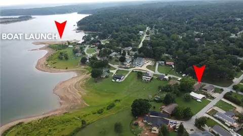 8100 S Lakeshore Dr, Rogers, AR 72756
