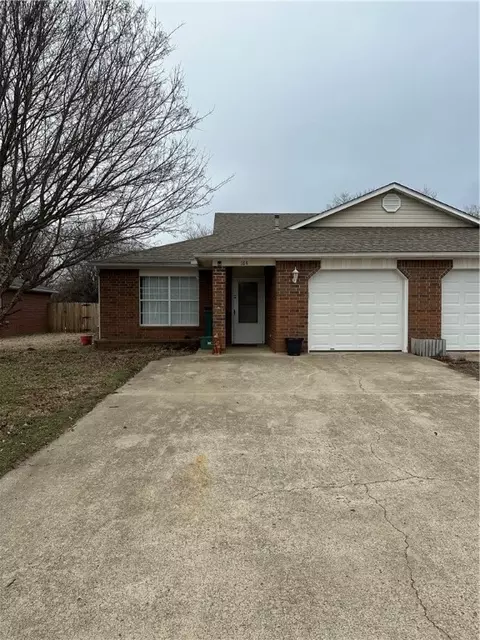 184 S Killdeer Dr #184-186, Farmington, AR 72730
