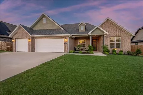 692 Brunello Cir, Tontitown, AR 72762