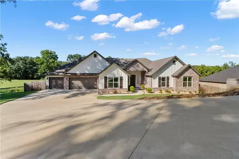 2593 Peck Rd, Pea Ridge, AR 72751