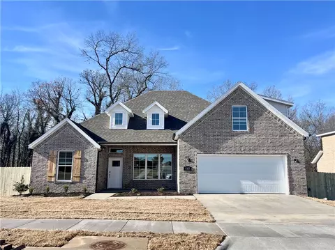 1317 N Quincy Ave, Fayetteville, AR 72704