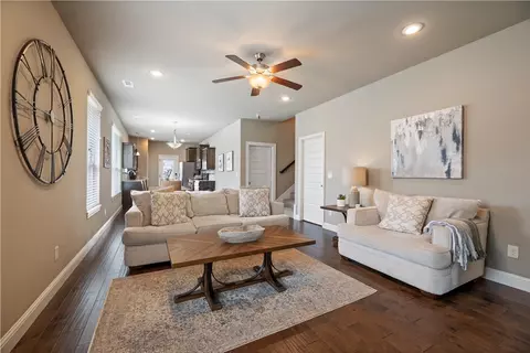 3102 Stoneway Ave, Bentonville, AR 72712