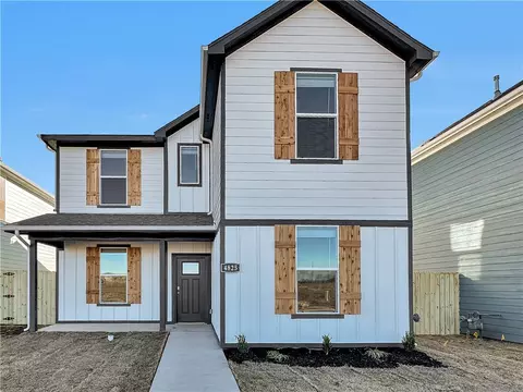 4873 W Triangle St, Fayetteville, AR 72704