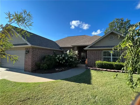8007 Overland Rd, Siloam Springs, AR 72761