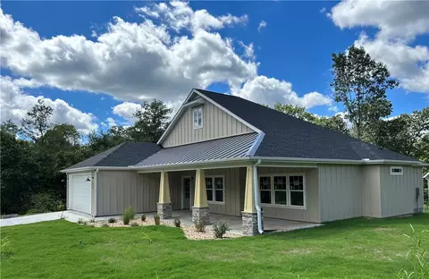 2 Newstead Ln, Bella Vista, AR 72715