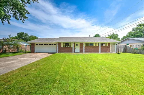 1900 Dee Ave, Springdale, AR 72762