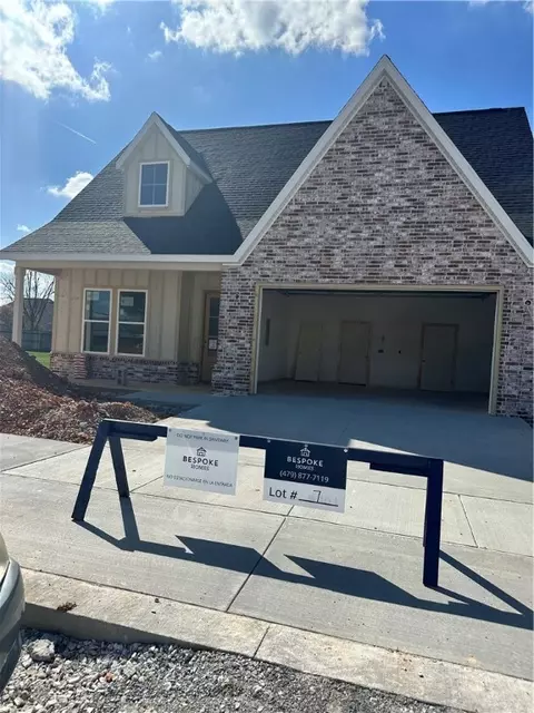 5912 S 41st St, Rogers, AR 72758