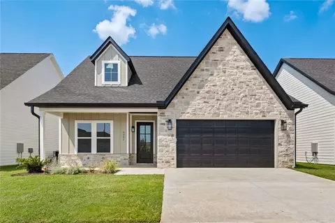 5902 S 41st St, Rogers, AR 72758