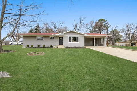 1210 S 10th St, Rogers, AR 72756