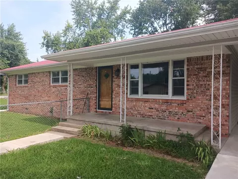 301 Pine St, Green Forest, AR 72638