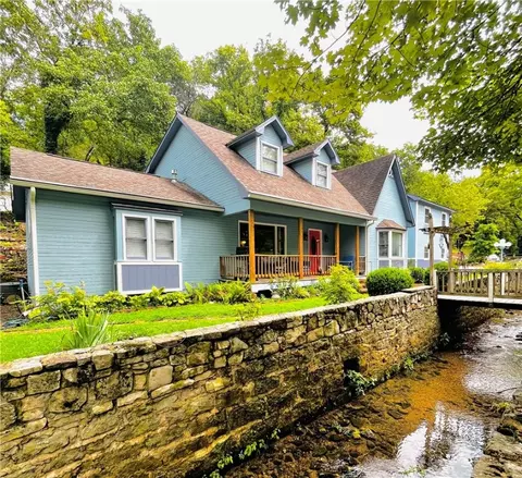 269 N Main St, Eureka Springs, AR 72632