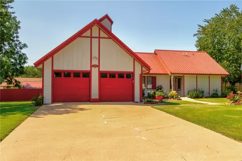 2216 W Granite St, Siloam Springs, AR 72761