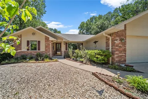 6 Marlborough Dr, Bella Vista, AR 72714