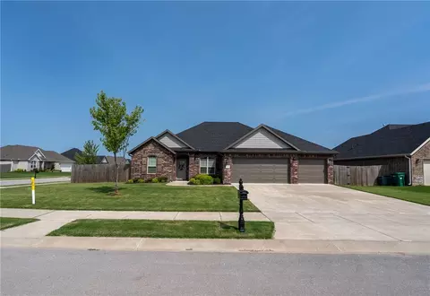 1218 Tivoli St, Tontitown, AR 72762