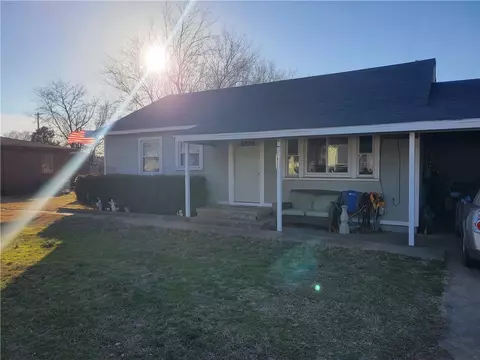 920 Elm St, Siloam Springs, AR 72761
