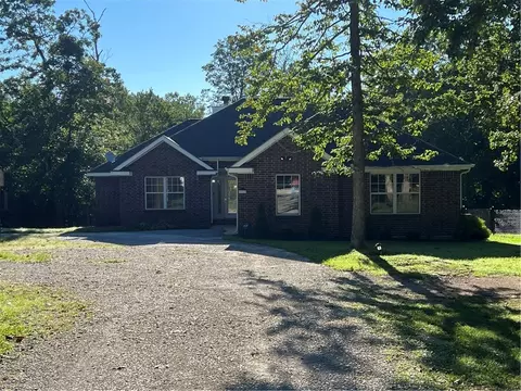 832 Mccann Rd, Rogers, AR 72758