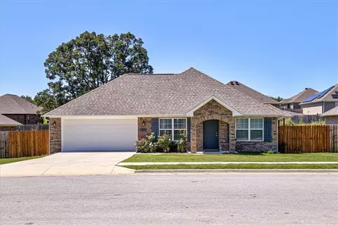 913 Rachel St, Gentry, AR 72734