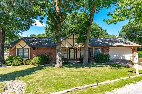 25 Kensington Dr, Bella Vista, AR 72715