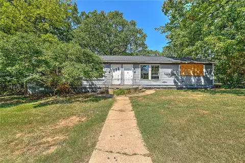 566 E 568 E Rebecca St, Fayetteville, AR 72701