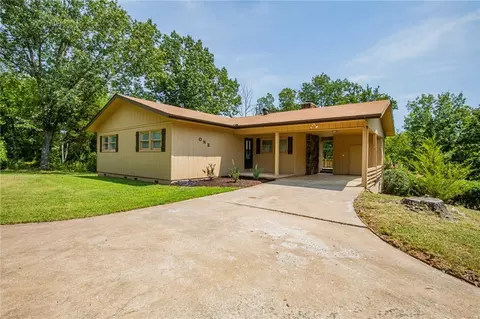 1 Quantock Hills Dr, Bella Vista, AR 72715
