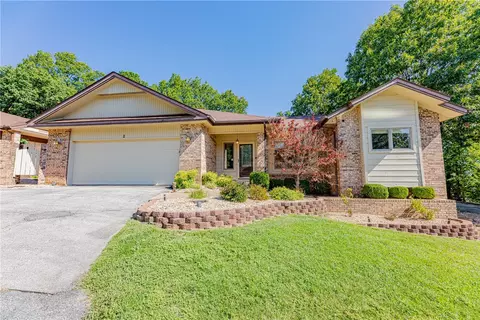 2 Teresa Dr, Bella Vista, AR 72715