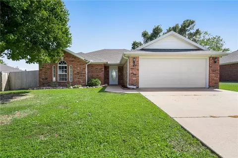 1231 Maplewood Dr, Centerton, AR 72719